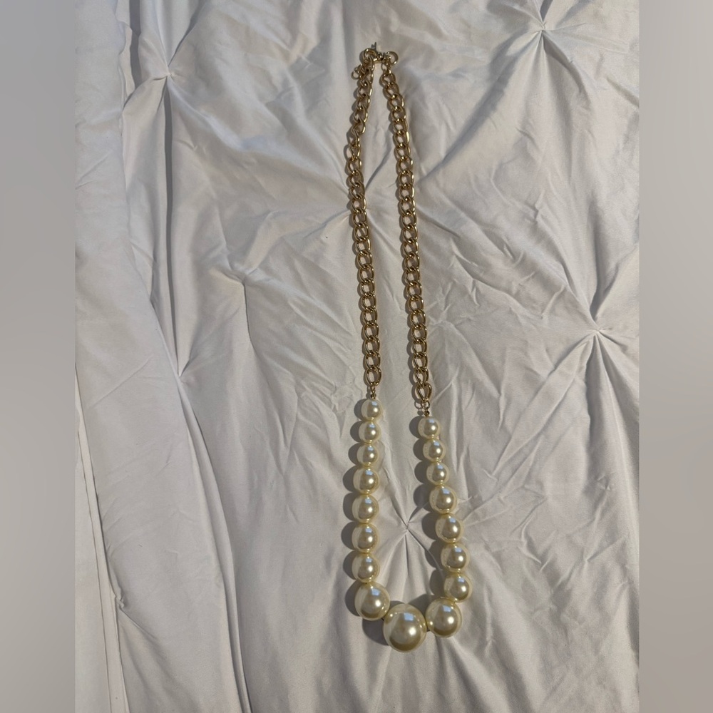 Preowned Faux Pearl Gold Tone Belt